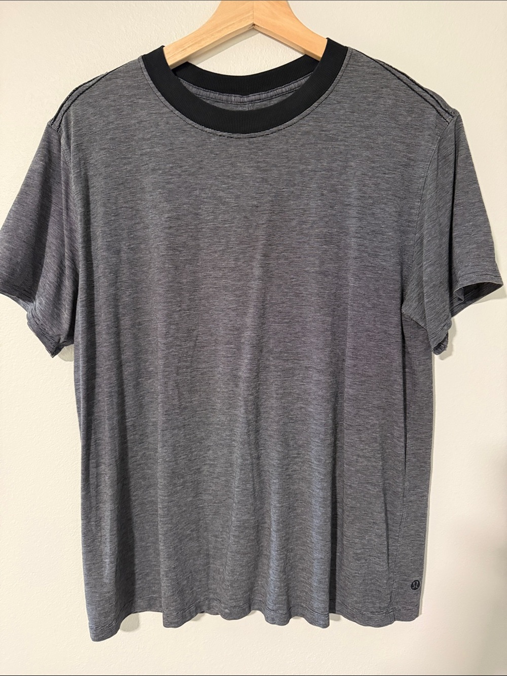 lululemon athletica Heather Gray Short Sleeve Tee with Black Rib